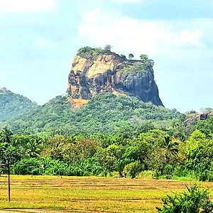 Panoramic Royal ** Sigirija